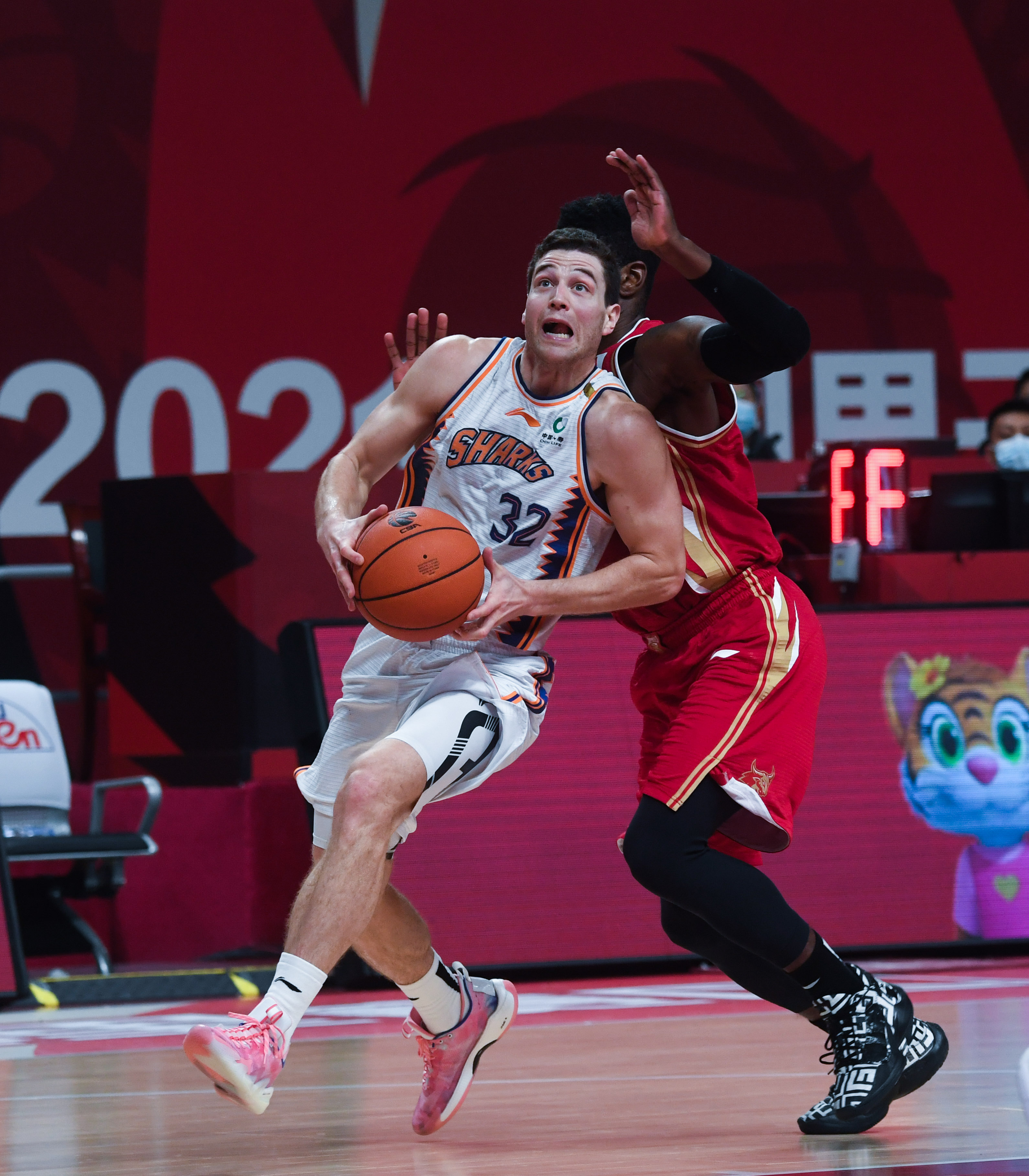 最激烈战斗！北京队在最后一分钟奋力反超，险胜上海！的简单介绍