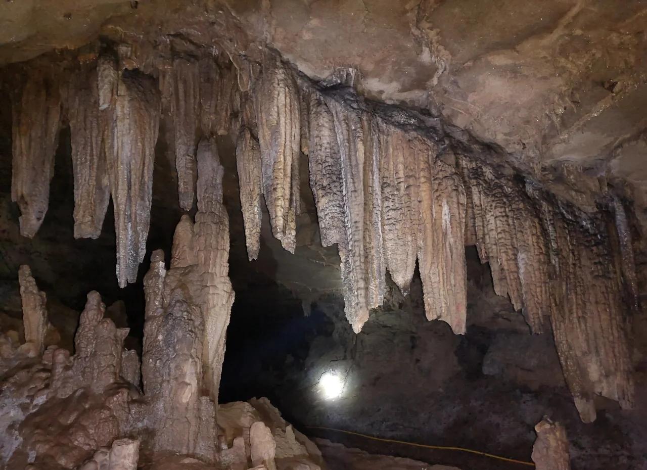 开云体育官方网站-包含海底钟乳石潜水大赛，探秘自然的奇幻景观的词条